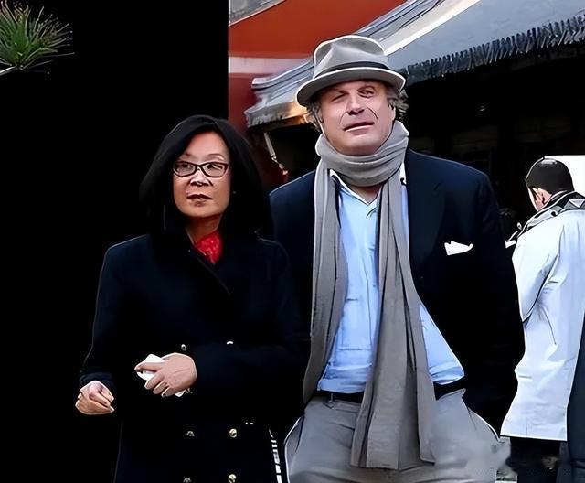 郑绪岚|41年前靠登上春晚走红,却转身加入美国国籍,如今想回国捞金