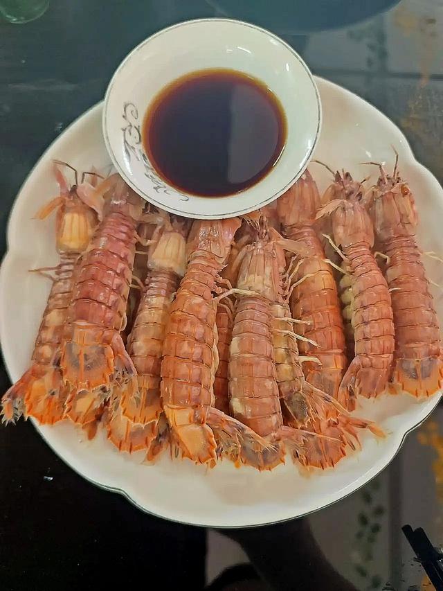 网友旅游晒200元海鲜大餐，当地人：勉强叫海鲜，跟大餐不沾边