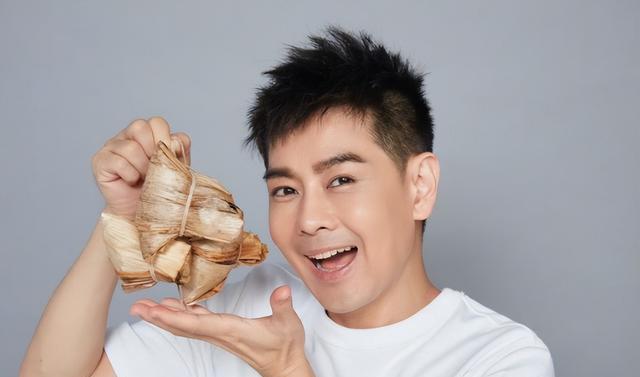 林志颖带儿子看周杰伦演唱会,父子共用一张脸,昆凌美的像洋娃娃