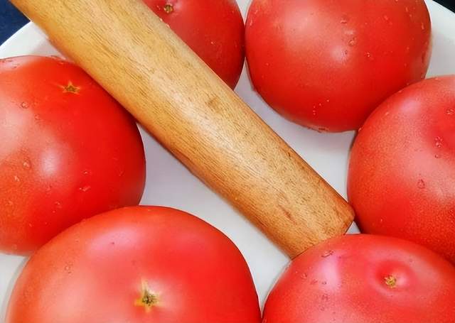 42岁大叔坚持每天吃西红柿，一年后效果惊人，连医生都羡慕了！你猜他现在怎样？