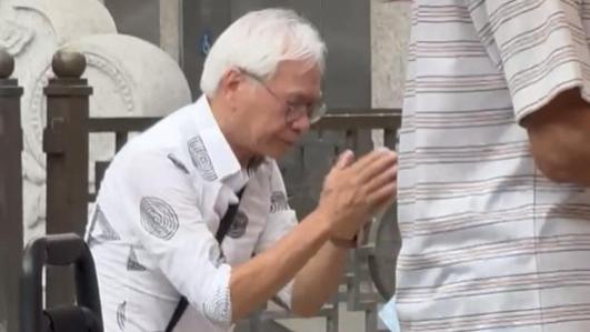 73岁李龙基爱而不得，跪求大仙挽救小36岁未婚妻，白发苍苍好悲凉