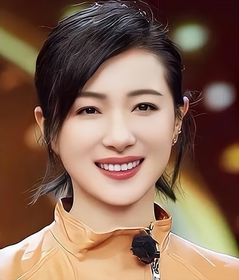 《万茜：以刚之姿直面风波》