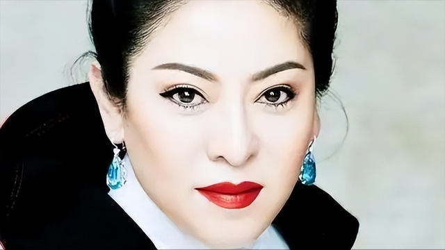 向太在节目上失误,假发套后移头顶秃了一大块,面无表情太可怕