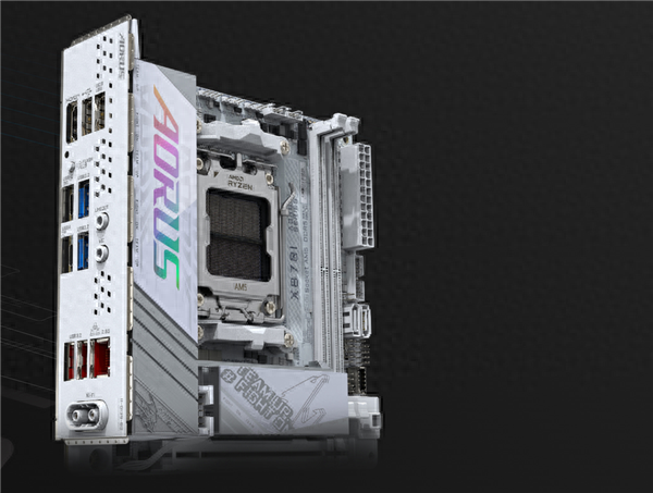 第一款X870 ITX迷你小板诞生!通体纯白