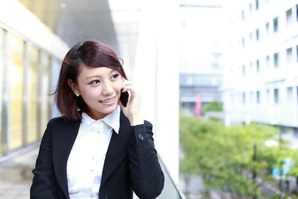 给女同事挂300万业绩,对方拿9万提成直接离职,事后让我傻了眼