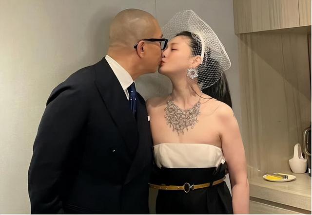 惊！这一天的台湾，被“丰满有料”的大S，彻底丢光了自己的脸面