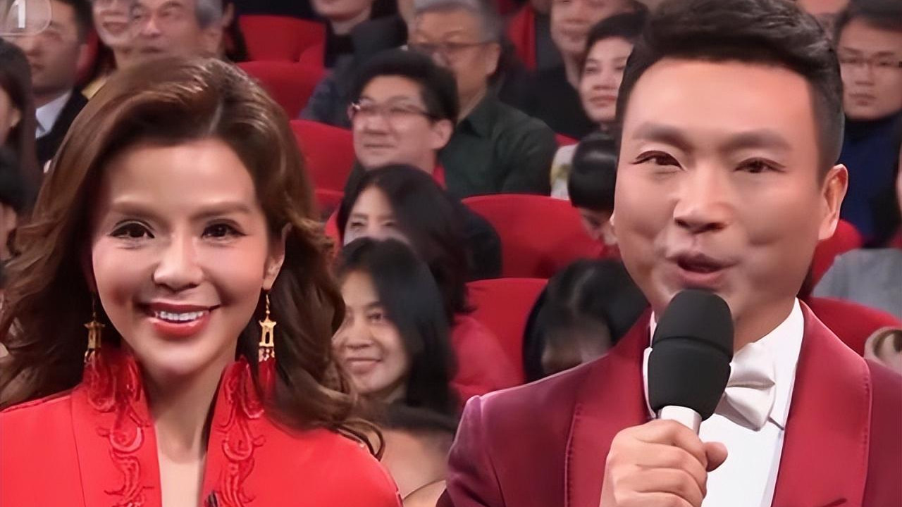 “央视最惨主持”朱迅：7次上春晚、18年抗癌，挚爱离世抱憾一生