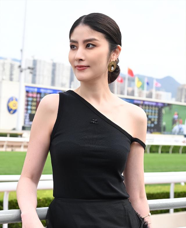 官宣16年后,52岁陈慧琳豪掷百万,撕下了内娱明星的假“面具”