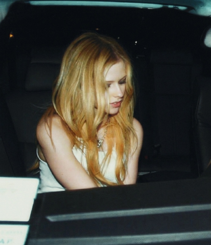 艾薇儿亲自下场辟谣了:否认上《歌手》,期待来中国巡演!