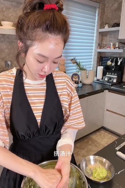 姜妍的鲜虾滚蛋饺子火了, 10万网友纷纷点赞: 简单好做还好吃!