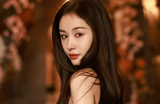 我的天，她也去整容了?