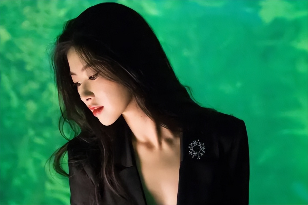 半老徐娘只服这6位，风韵犹存，婀娜多姿