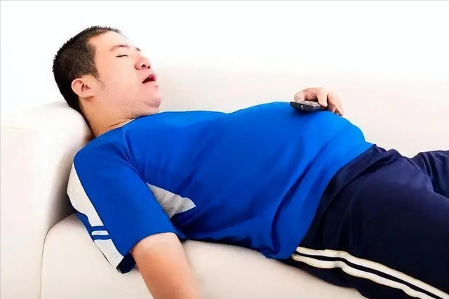 吃完饭就躺着容易生病吗？医生：不仅不长胖，可能还有2个好处