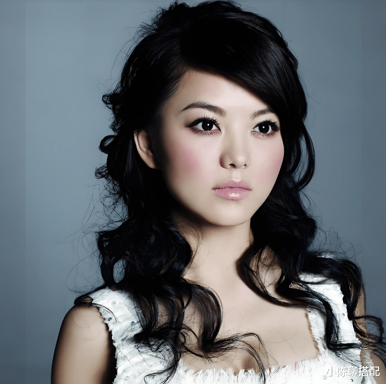 中年女人比变老更可怕的是“胯宽腿粗、大肚腩”，穿衣油腻巨显胖