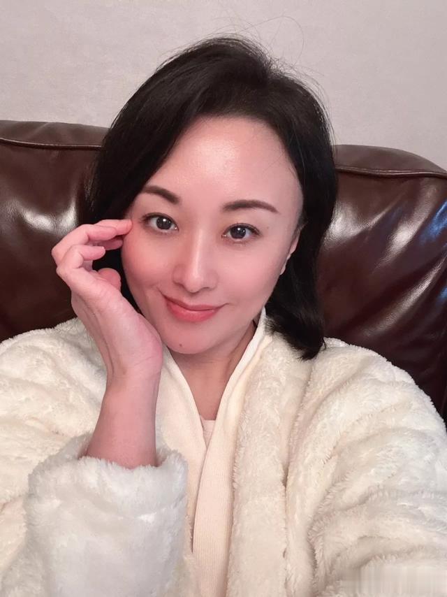 淡雅中年美少女,明眸皓齿,魅力四射!