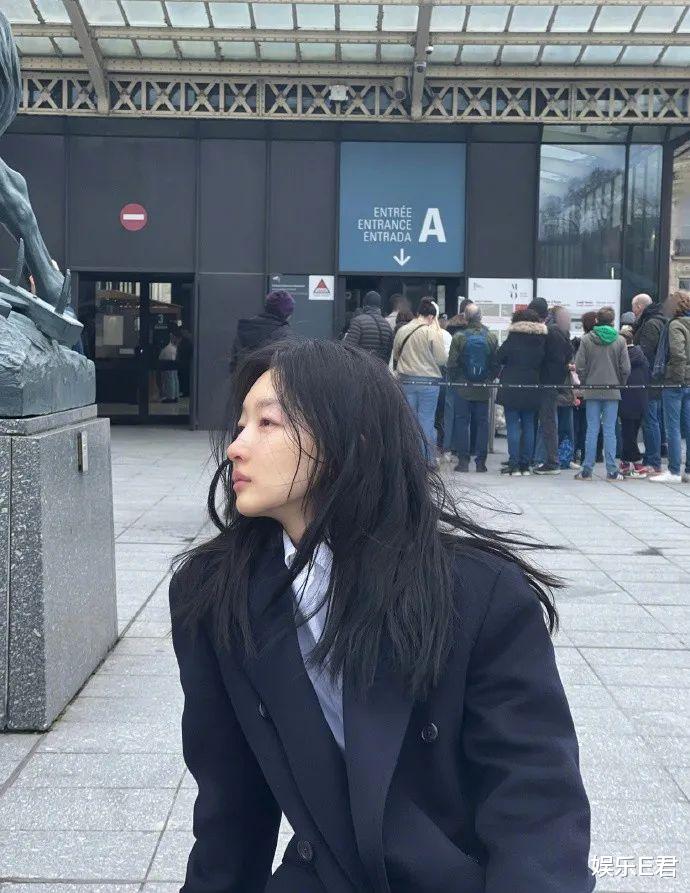 周冬雨“小狗眼”素颜照海外爆红， 韩国网友：心脏都要跳出来了