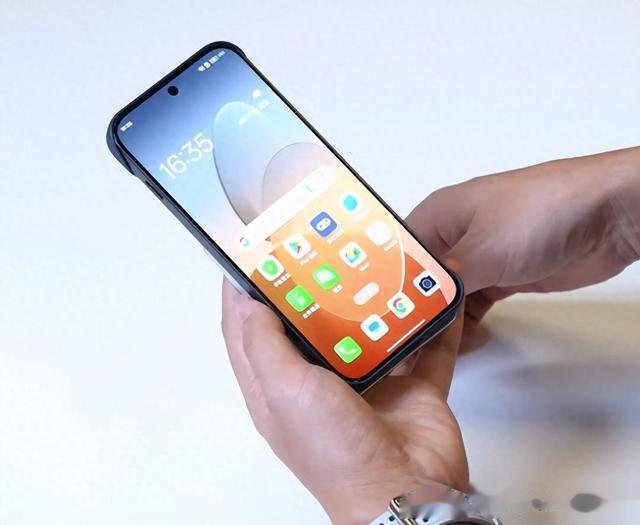 華為nova13即將發布；OPPOFindX8全系無線充電；三星折疊新機爆料