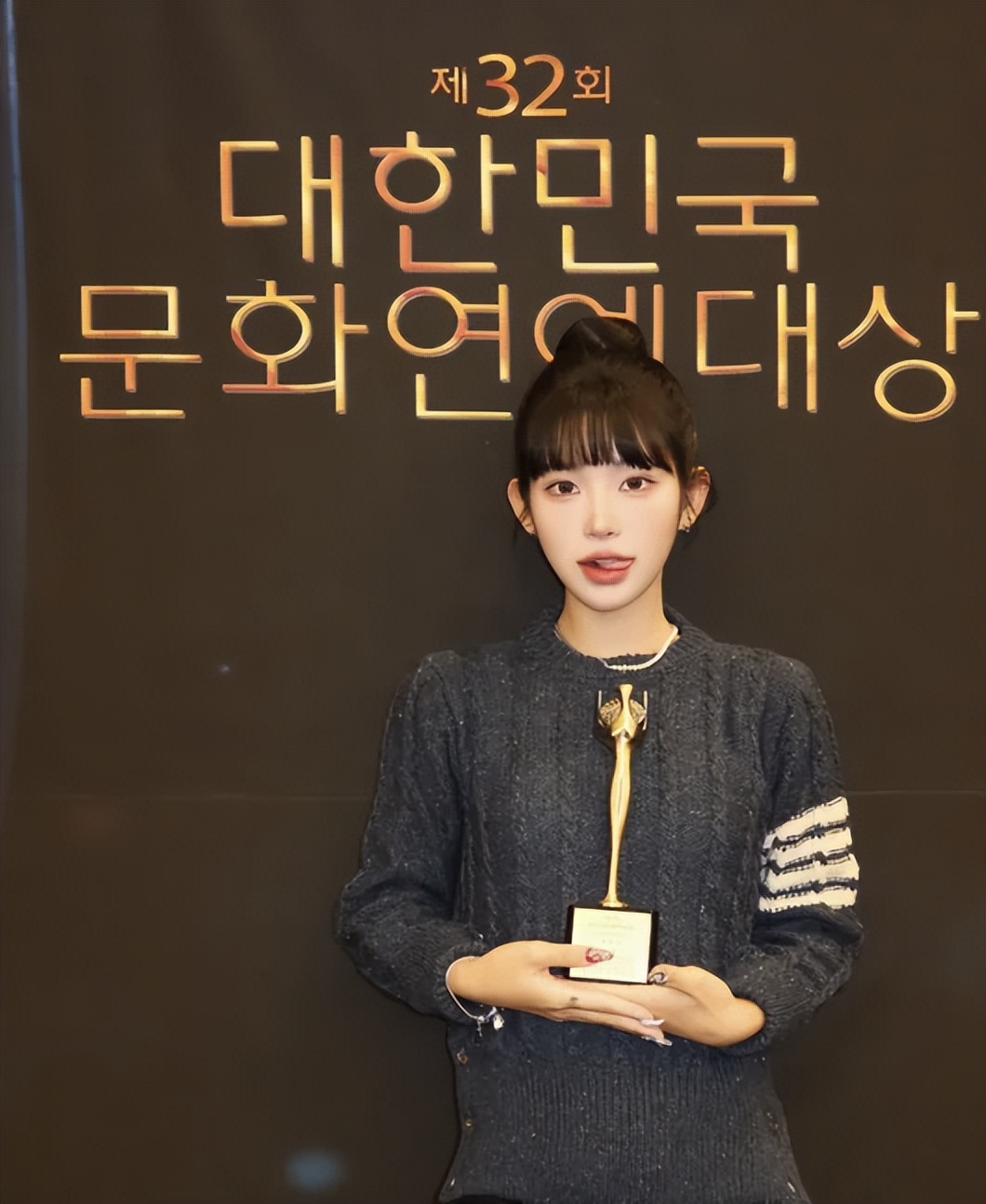 崔真实女儿崔俊熙获奖，“感谢名单”外祖母再度缺席