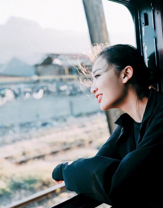 他从烧煤工逆袭成演员,娶初恋40年无绯闻,如今女儿比他还红