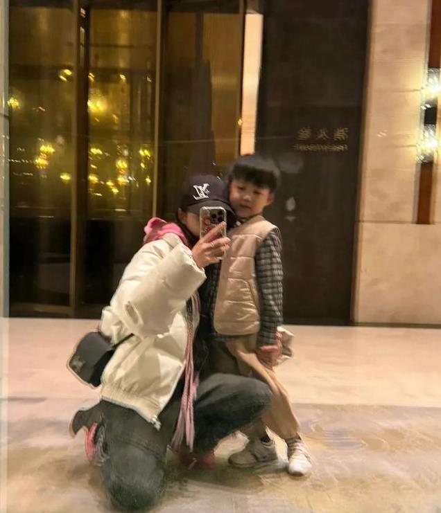 苏醒首次晒儿子正脸照，妻子是演员，曾遭前任出轨暴打闺蜜