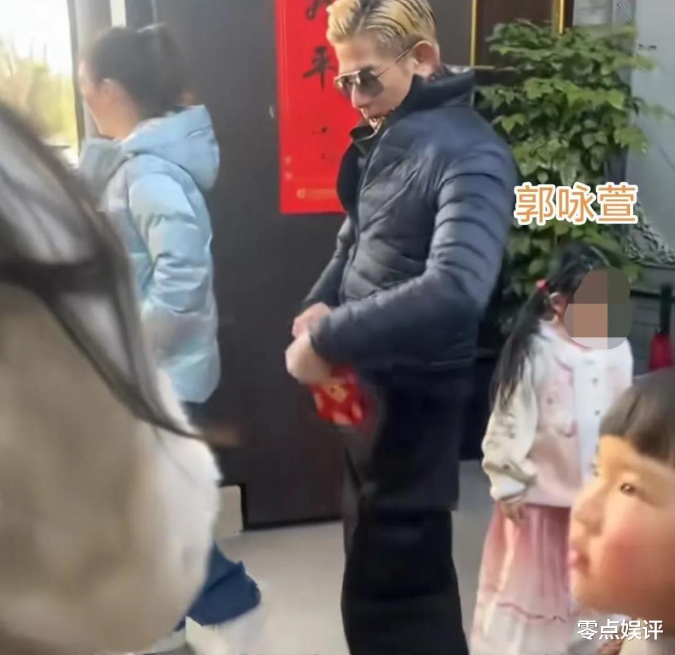 郭富城陪方媛回安徽，俩闺女汉服抢镜，民宿玩闹超有爱