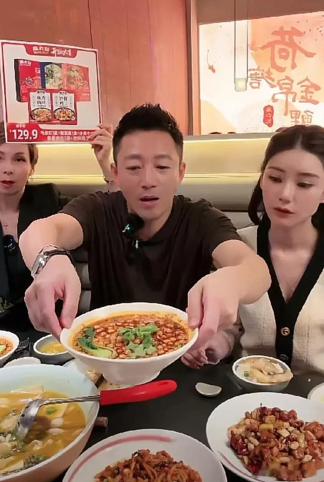 张兰一路繁花,汪小菲昆明开店麻六记,13年前员工回归!