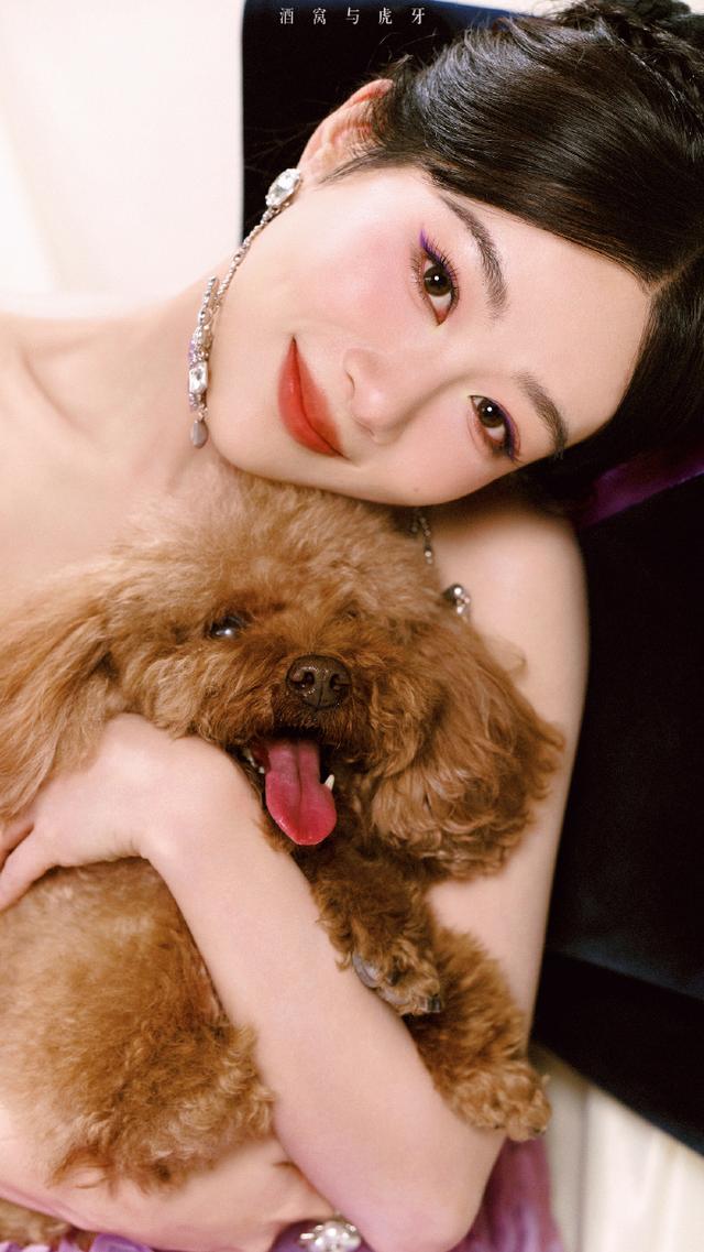 我一般很少承认杨紫的时尚美,但这个是真的美!惊艳了半个娱乐圈