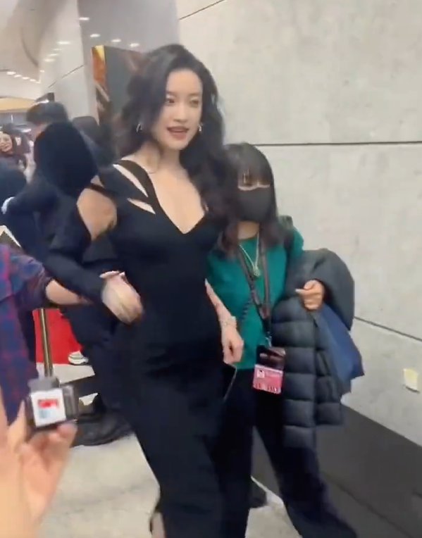 深圳这一夜！36岁倪妮遇上44岁宋佳，一眼看出谁是天然脸