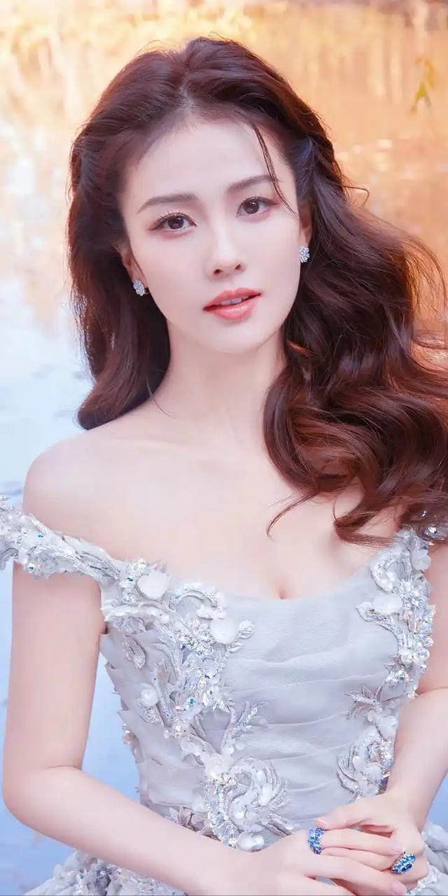 明星写真：白鹿，温婉高贵，气质优雅迷人