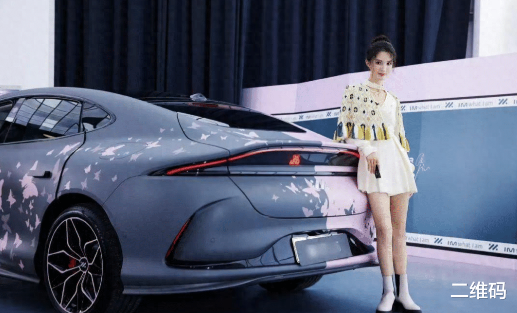 金晨整容传闻引热议:从清纯偶像到尖鼻女神,这波操作值吗?