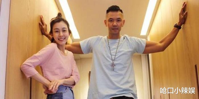 偶遇范玮琪带双胞胎儿子游乐园,肤白貌美大长腿,一家四口好养眼