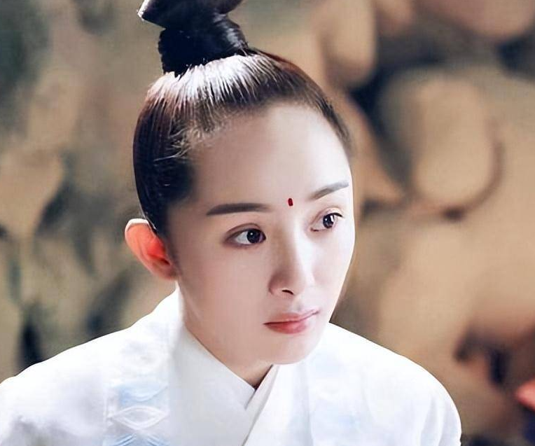 额头都不敢露就别尬吹美人了，扛得住“大光明”发型，才是真神颜