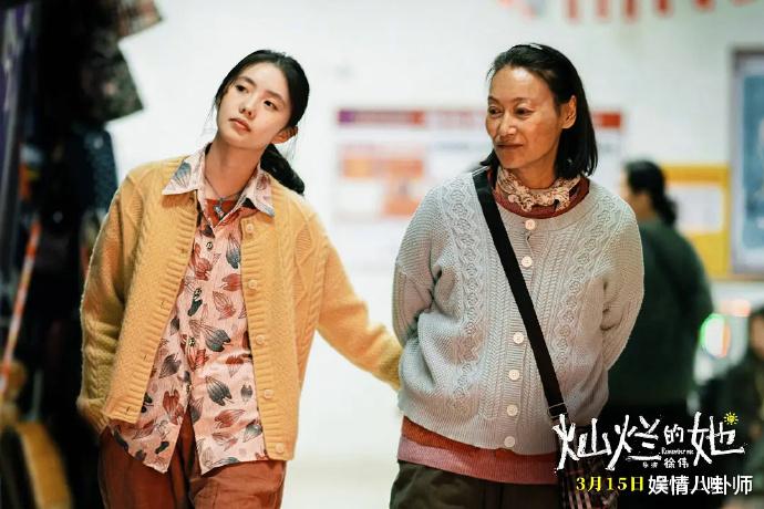 刘德华成了笑话?《红毯先生》重映票房再被打脸,网友嘲讽:去搞直播吧