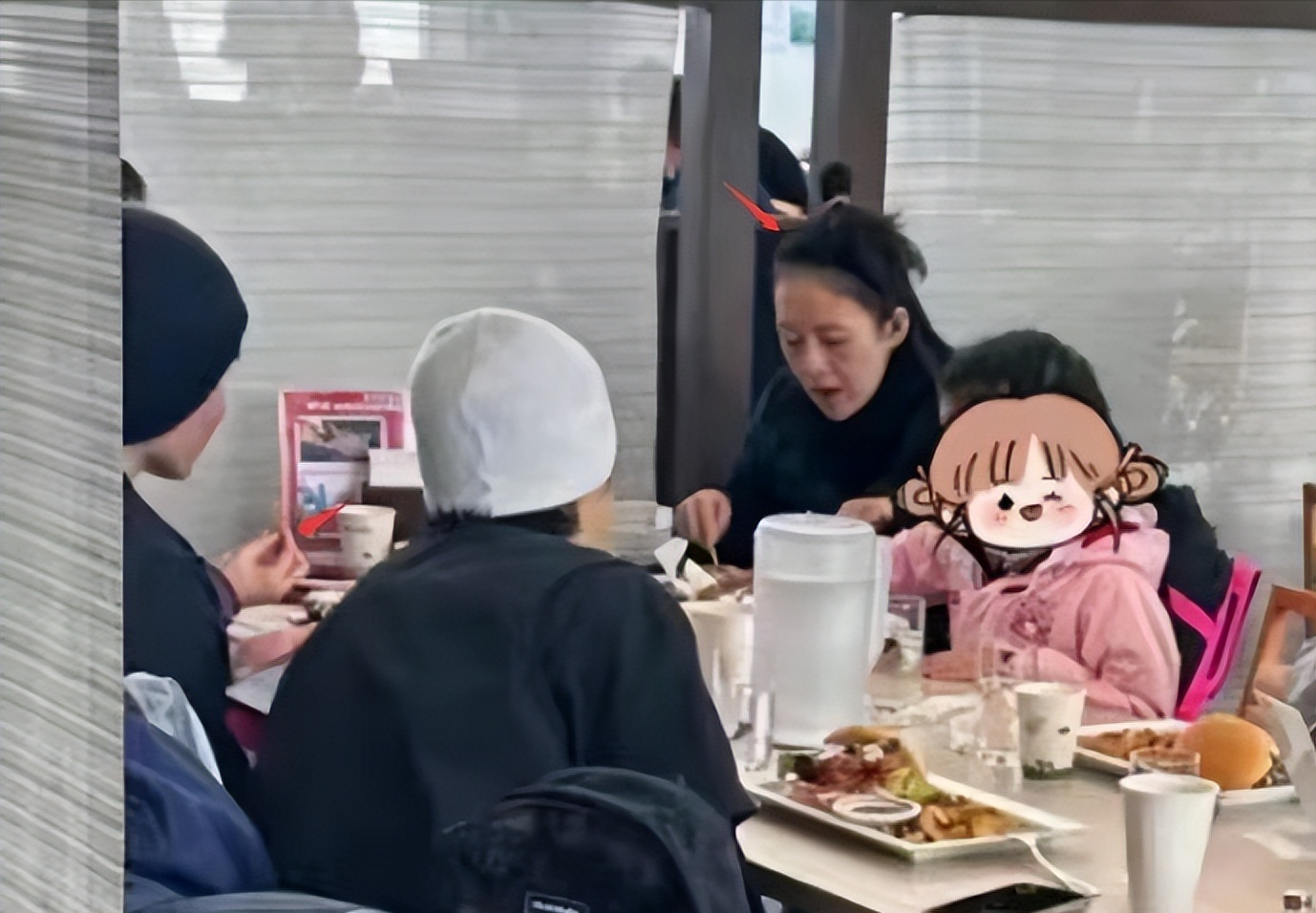 章子怡带着女儿选择深圳安家，远离汪峰，整个人都不一样了