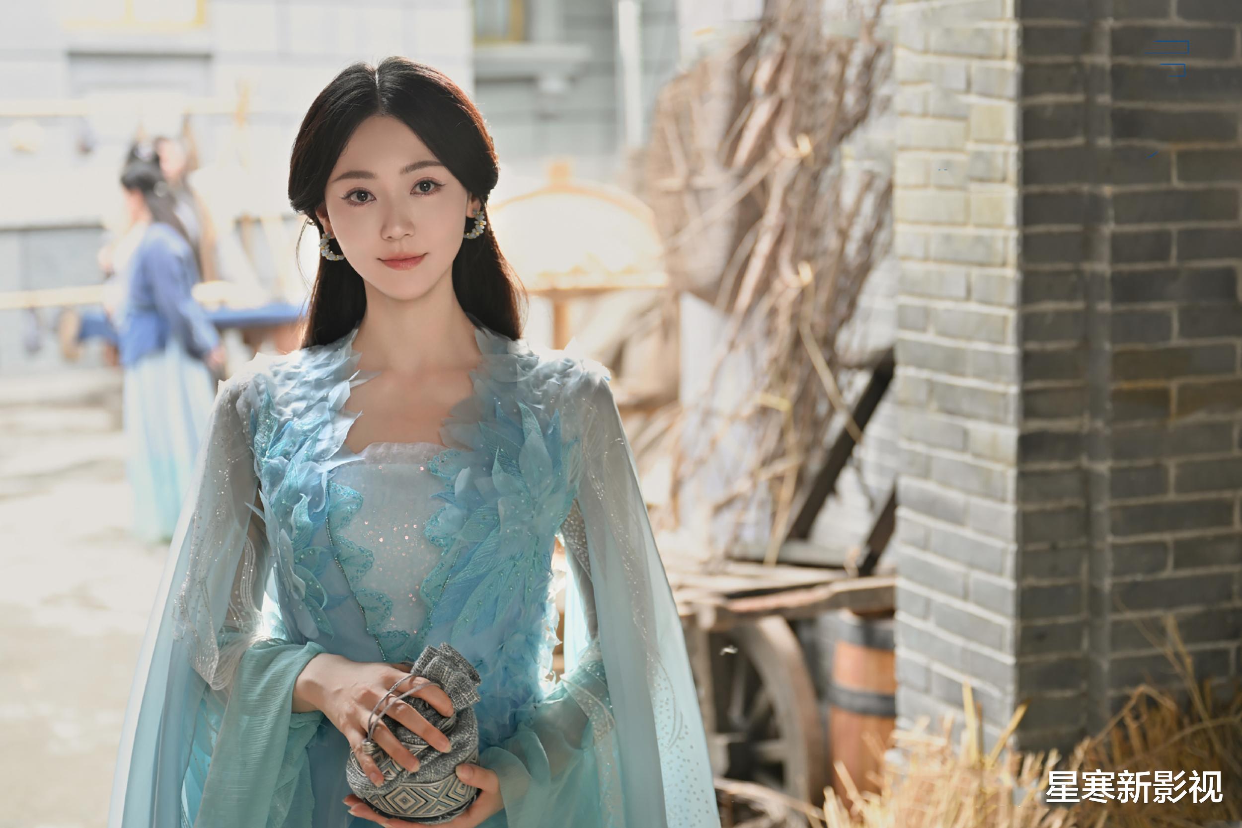 明明才34岁,《斗罗大陆2》中却演24岁男主的妈,黄梦莹真有你的