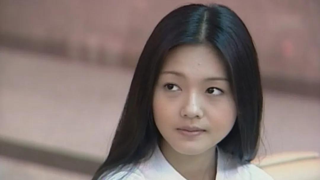 大S病逝后，具俊晔深情吻别，汪小菲哭肿了眼，张兰说是损失