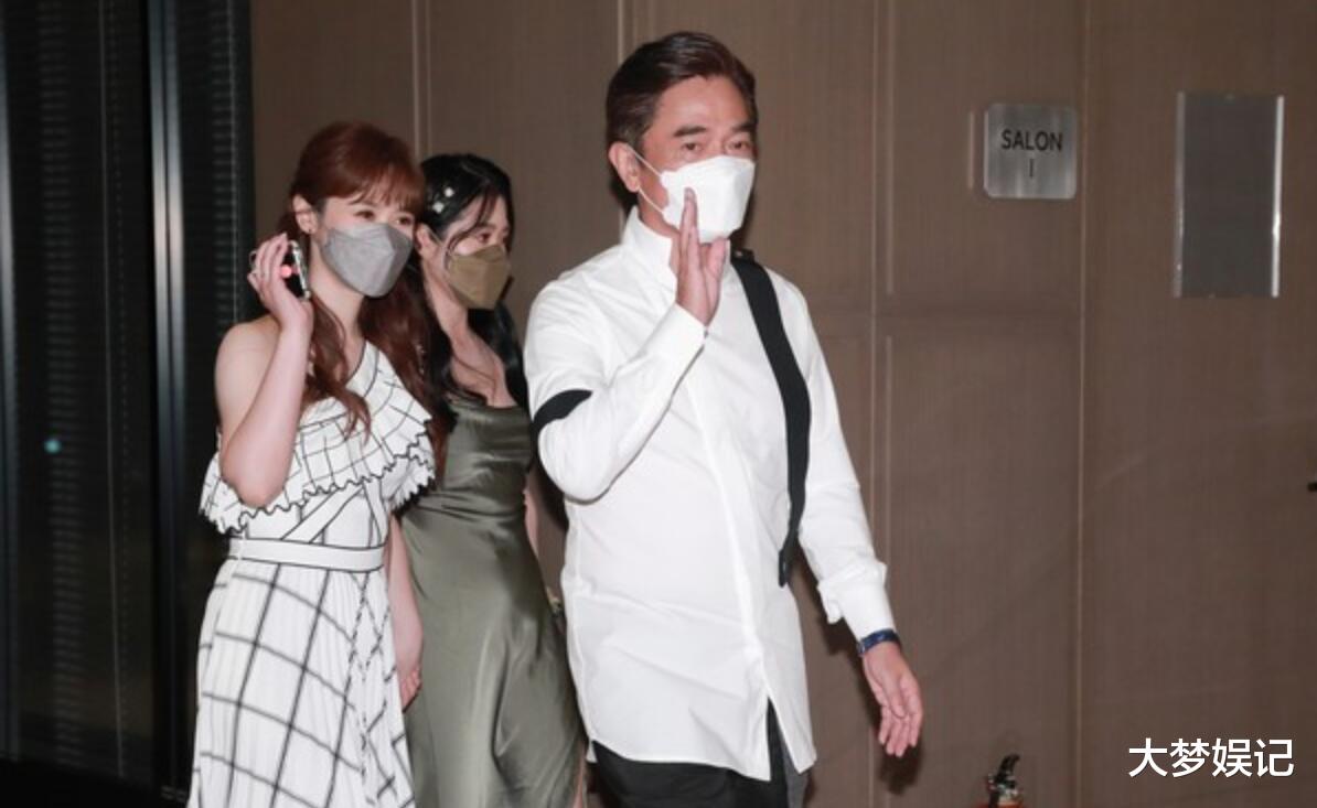 吴宗宪罕见同框“神秘三女儿”!公开高颜值正脸
