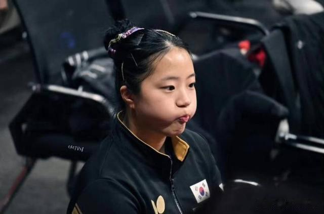 突变韩剧现场!李栋旭崔珉豪亮相奥运观众席,网友：男神紧张也这样