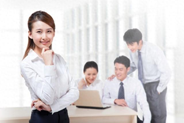 在单位里,永远不要在女同事面前随便说这5种话,会让人很反感!