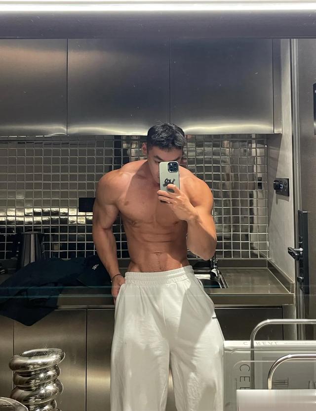 193cm魔鬼身材健身教练!肌肉线条赏心悦目