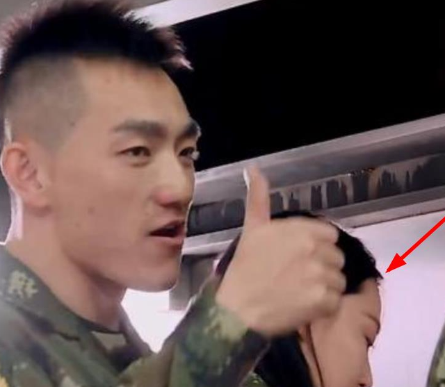 何捷转业成保安，年薪曝光差距立显，这下，张馨予彻底输了