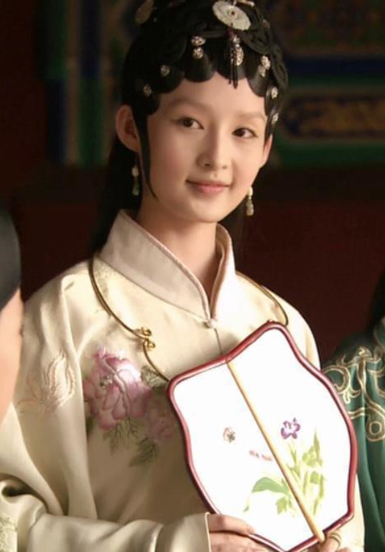 微博之夜区别对待!李沁座位边缘化愤然离场,连获奖感言都不让说