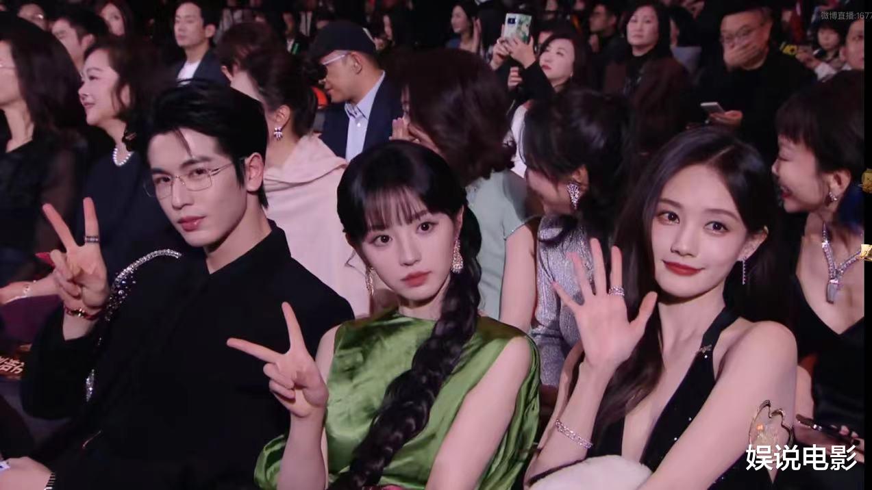 微博之夜名场面,沈腾拉着费翔吃饼干,沈腾疑提前知道自己会获奖