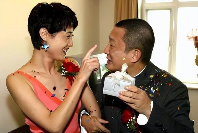 被陈道明称母老虎,敢骂陈建斌脏话,三婚失败的刘蓓为啥这么牛?