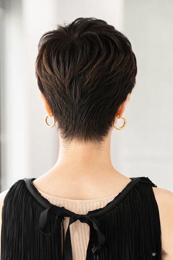 女士发型别乱剪,选这4款就对了,又美又时尚