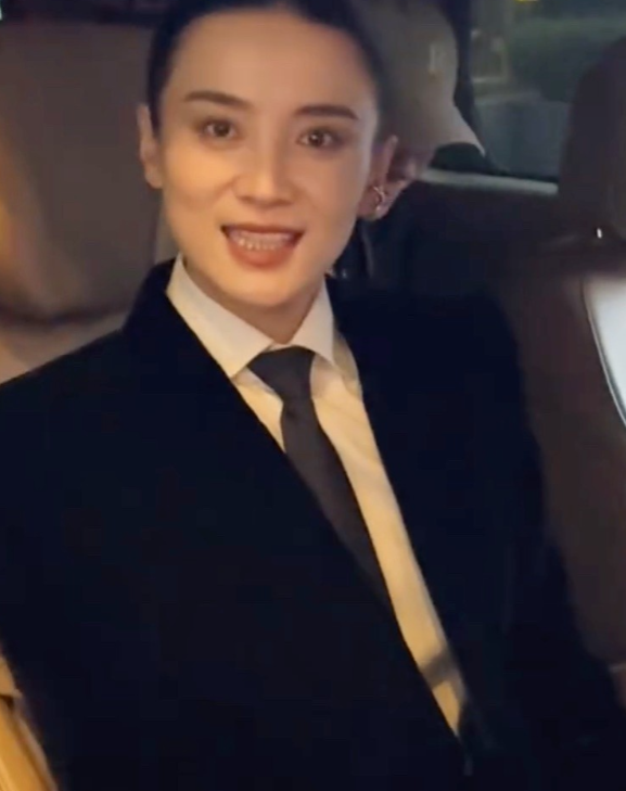 深圳这一夜！36岁倪妮遇上44岁宋佳，一眼看出谁是天然脸