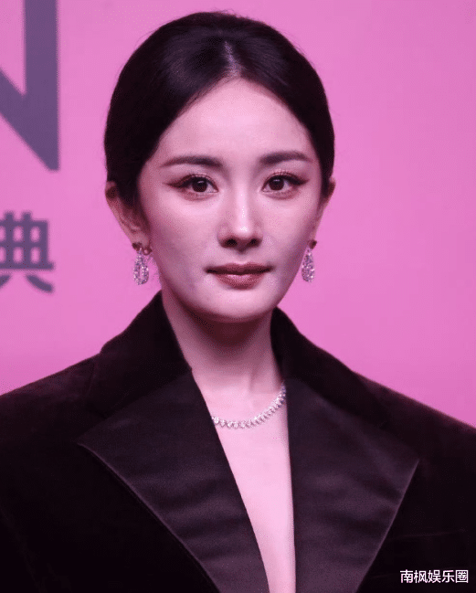 杨幂包场赵丽颖新片,网友:丽颖也想给杨幂包,但杨幂不给她机会