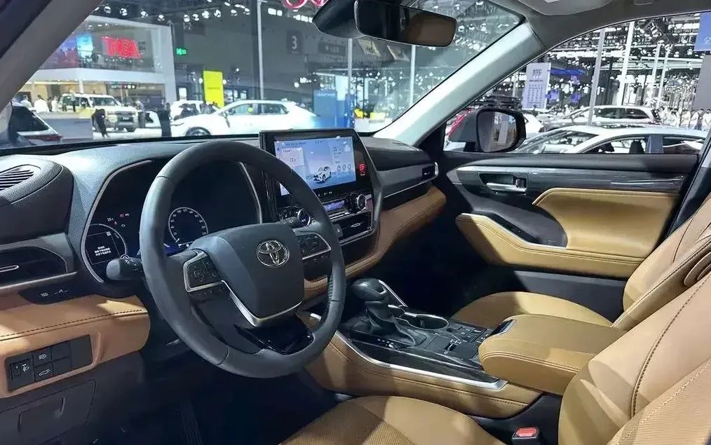 丰田新SUV, 传奇大7座SUV登场,降价5.3万,比普拉多还霸气