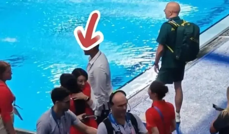 中国跳水队取得胜利后,郭晶晶婉拒陈若琳的拥抱,真相让人感动