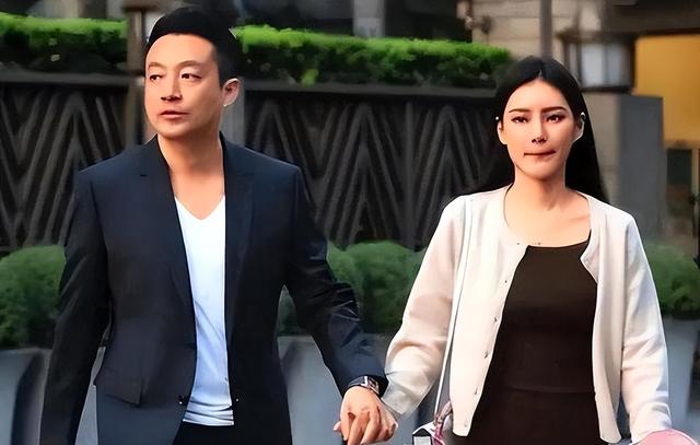 S妈心痛不已!汪小菲断供后,家族昔日辉煌成泡沫,言:悔之不及